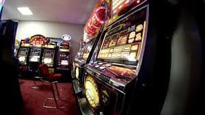8g77 တိုက်ရိုက်ကာစီနို၌ Real Dealer နှင့် Baccarat Live Table ပေါ်တွင် ကစားသောမြင်ကွင်း